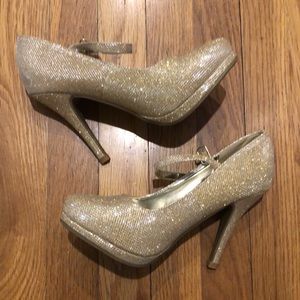 Delicacy Champagne Glitter Pumps
